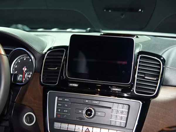 2017款奔馳GLS500現(xiàn)車 品質(zhì)越野限時(shí)秒殺-圖5