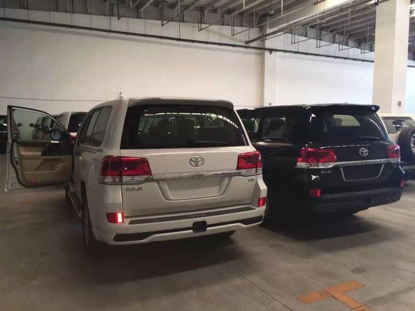 2016款丰田酷路泽4000 较量V8陆巡爆底价-图3