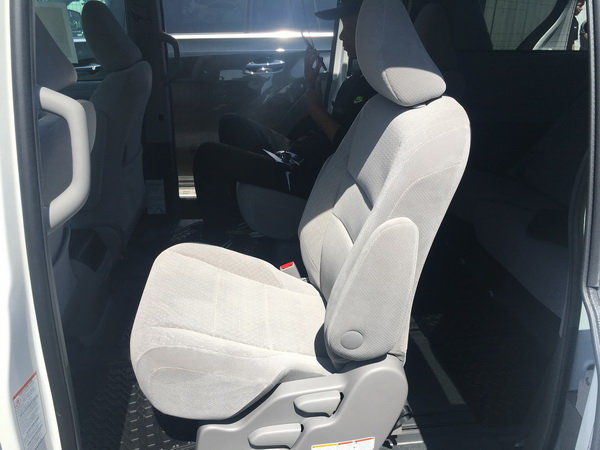 丰田塞纳纯进口商务车改装 舒适真皮座椅-图8