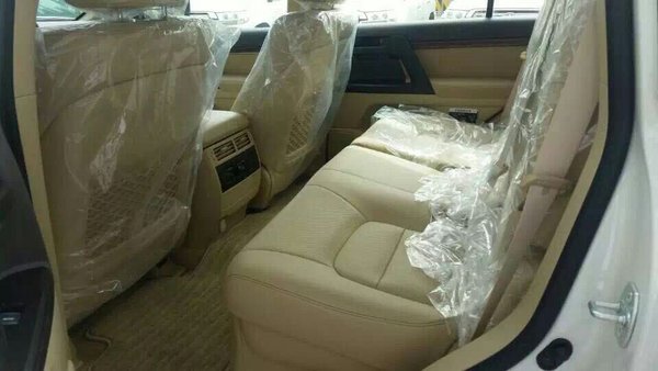 本月下调16款丰田酷路泽4000 狂野V6登场-图5