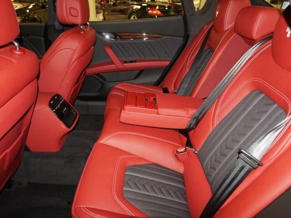 17款玛莎拉蒂总裁跑车 红色内饰风骚来袭-图7