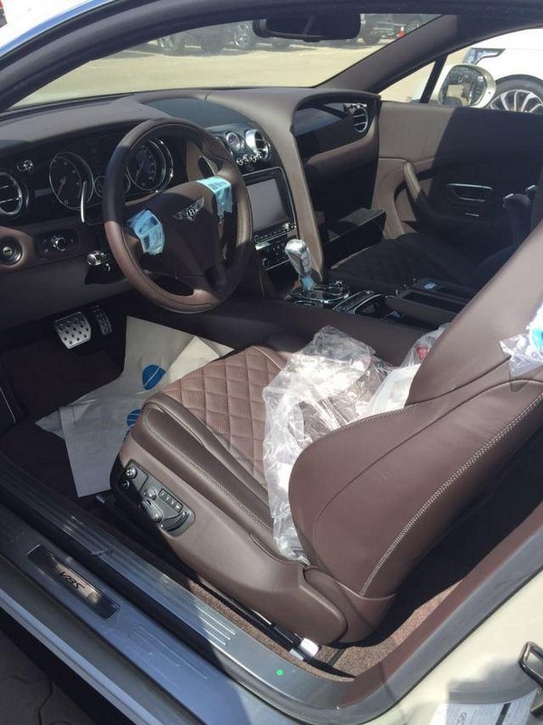 賓利飛馳歐版皇室品質(zhì)V8高性能金色現(xiàn)車-圖5