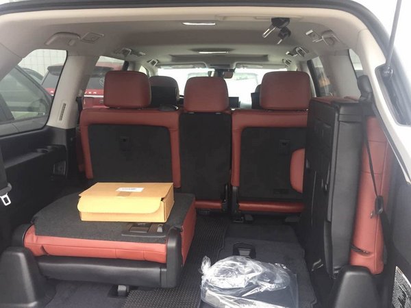 2017款雷克萨斯LX570现车到店 配置曝光-图7