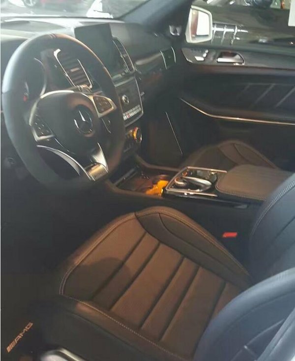 17款加版奔馳GLS63現(xiàn)車 232萬(wàn)亮相天津港-圖4