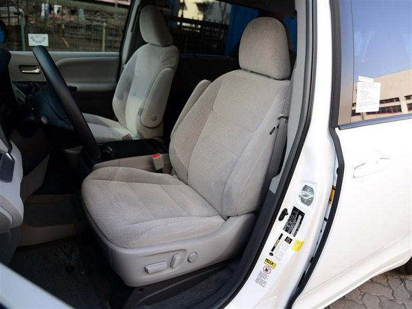 2016款豐田塞納四驅(qū)兩驅(qū) 商務(wù)現(xiàn)車37萬起-圖7