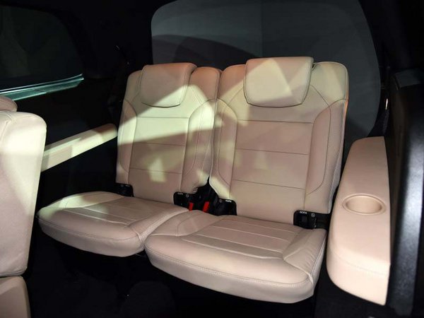 2017款奔馳GLS500現(xiàn)車 品質(zhì)越野限時(shí)秒殺-圖7