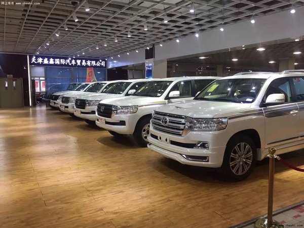 2016款豐田酷路澤4000 十分威武真皮座椅-圖4