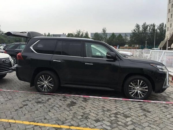 16款雷克萨斯LX570配置 天津凌志570价格-图3