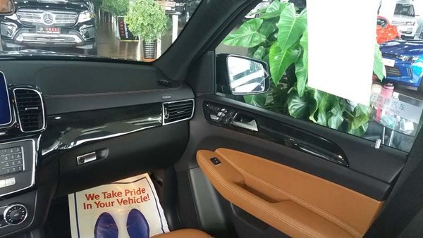 17款奔馳GLS450現(xiàn)車 天津報價105萬回饋-圖5