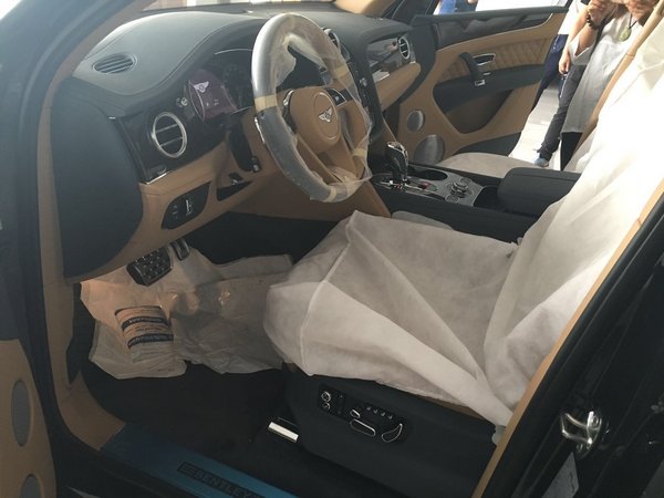 賓利添越港口現(xiàn)車 最貴最快SUV配置豐富-圖5
