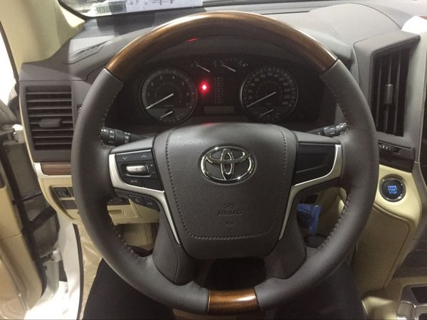 17款丰田酷路泽4000 新车实拍解密新越野-图6