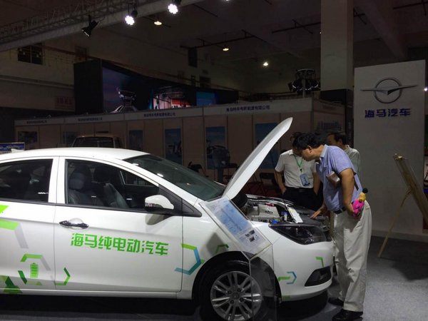 首届中国（郑州）新能源汽车展会开幕-图3