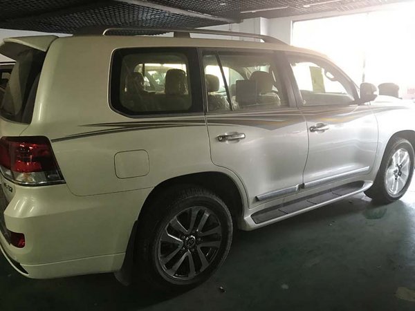 17款豐田酷路澤5700現(xiàn)車 低惠價爭霸全國-圖3