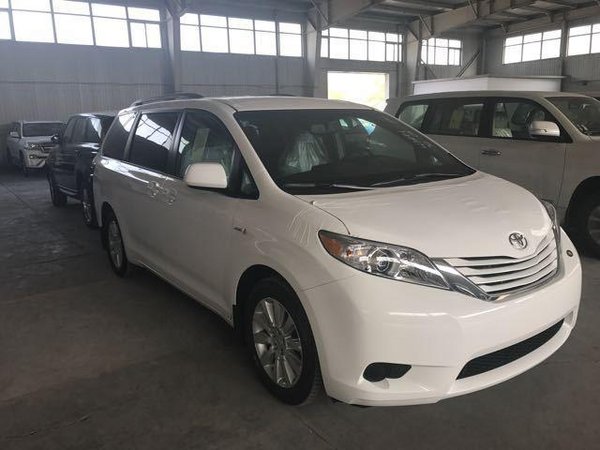 17款豐田塞納現(xiàn)車 四驅(qū)商務(wù)車改裝效果圖-圖1