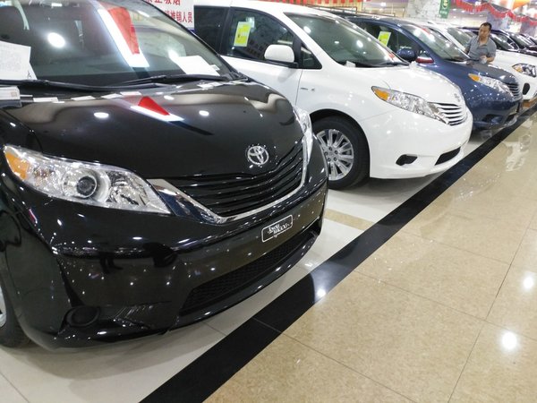 2017款豐田塞納現(xiàn)車促銷價 高低配手續(xù)齊-圖1