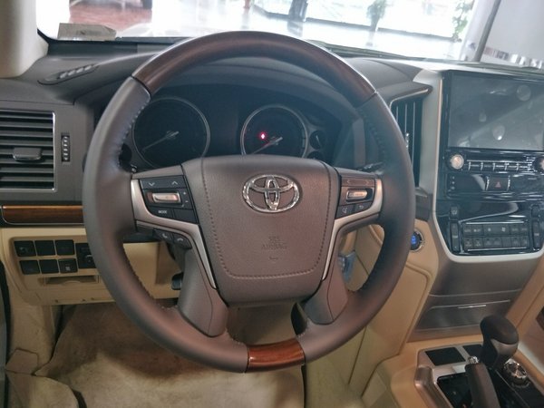 豐田酷路澤5700 一款深受爺們喜歡越野車-圖7