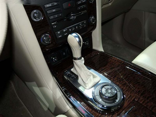 2017款途樂4.0XE現(xiàn)車配置 港口報價56萬-圖5