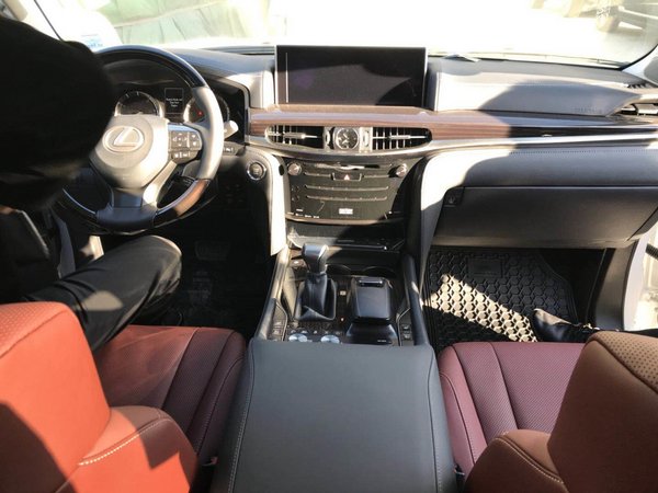 18款雷克萨斯LX570 中东版越野全面点评-图4