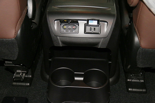 2016款豐田塞納商務(wù)車(chē) 精裝奢華內(nèi)飾低降-圖8