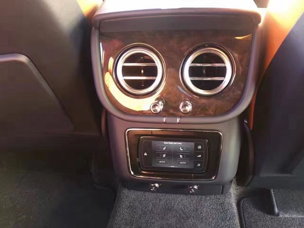 17款欧规宾利添越6.0T 土豪座驾空前降价-图4