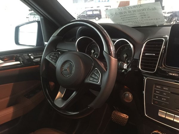 奔馳GLS450現(xiàn)車行情 平價購車109萬秒殺-圖4