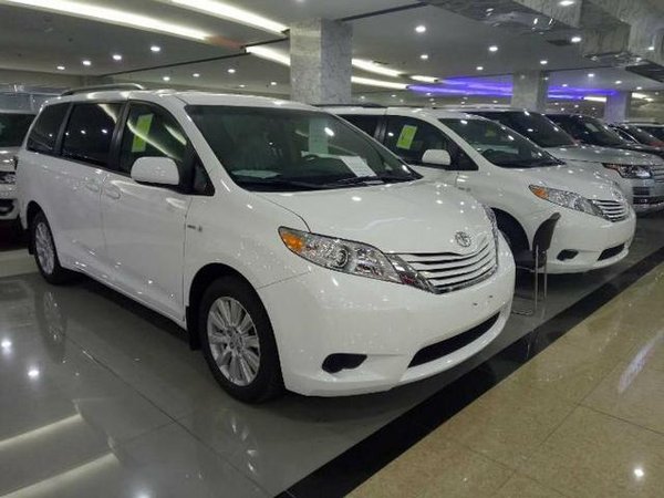 2017款豐田塞納四驅(qū)8速 現(xiàn)車39萬贈禮遇-圖2