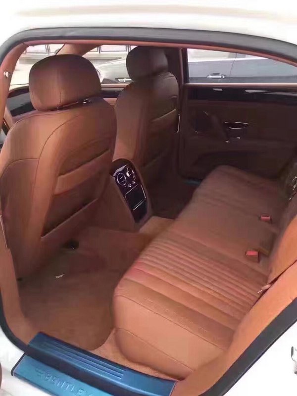 2017款宾利飞驰V8 4.0T豪华升级领导时代-图8