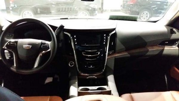 新款凯迪拉克凯雷德 豪华大商务别有洞天-图4