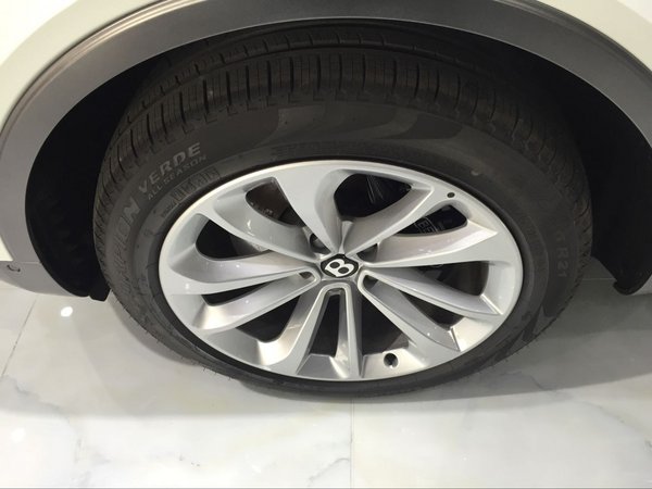 賓利添越現(xiàn)車顏色足 賓利添越低價格行情-圖7