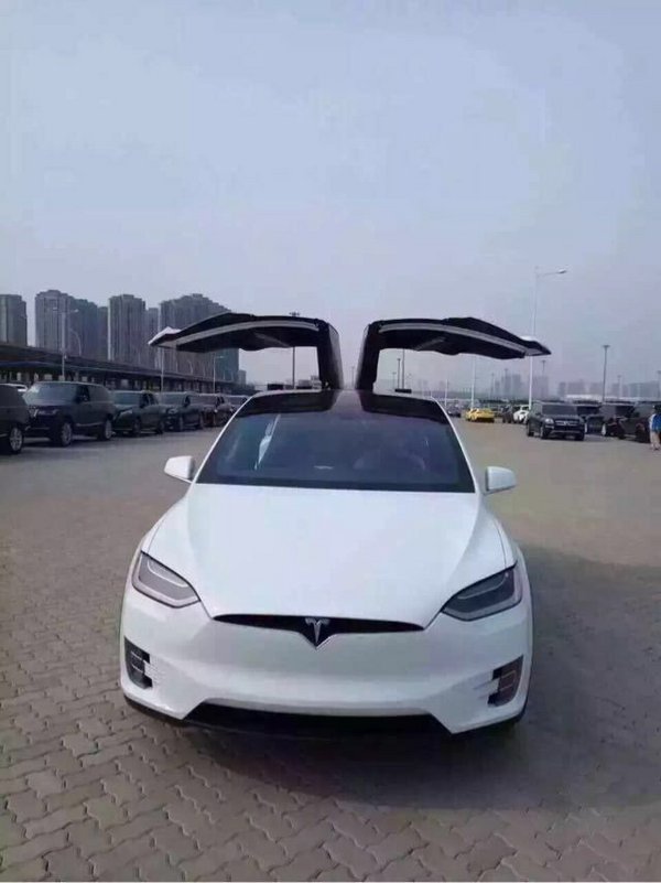 特斯拉Model X P90D现车 搭无人驾驶系统-图3