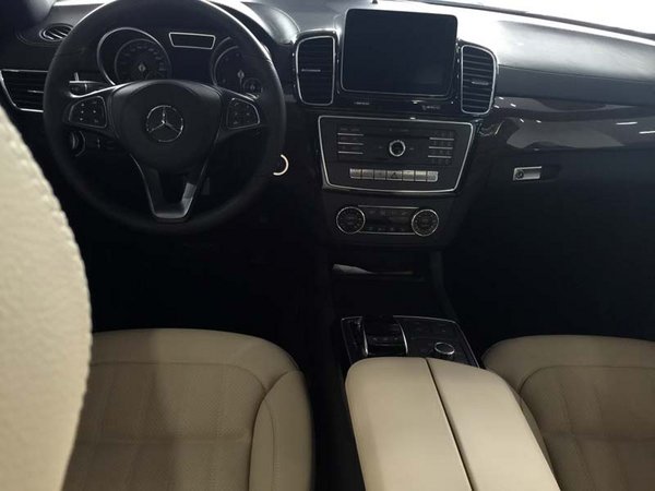 17美規(guī)奔馳GLS450現(xiàn)車 貸款購車輕松駕馭-圖5