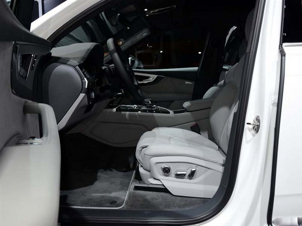2016款奧迪Q7現(xiàn)車優(yōu)惠 獨家低降從無敵手-圖6