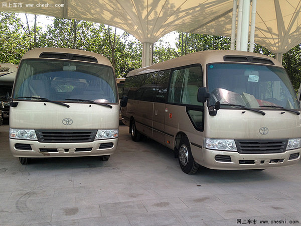 丰田考斯特12座VIP版豪华内饰领导座驾