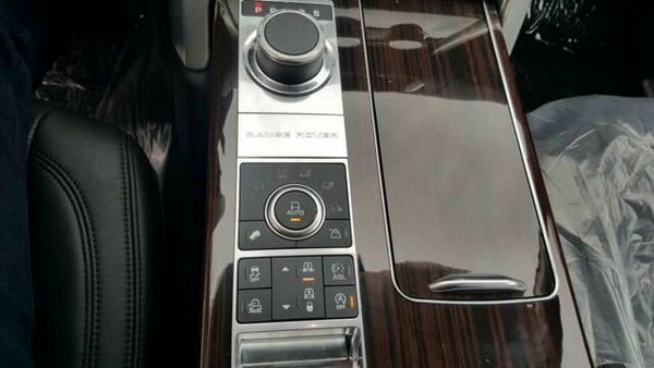 16路虎揽胜汽油vogue加长 167万免消费税-图8