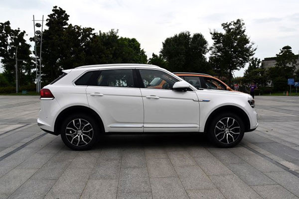 定位于中型SUV,众泰大迈X7实车正式发布-图2