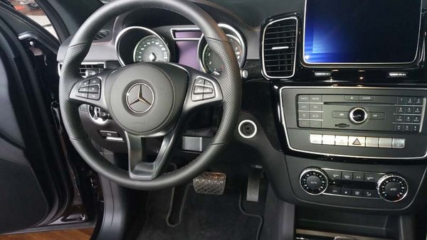 17款奔馳GLS450現(xiàn)車 天津報價105萬回饋-圖4