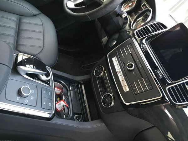 2017款奔驰GLE43AMG 首降现车全港最低价-图7