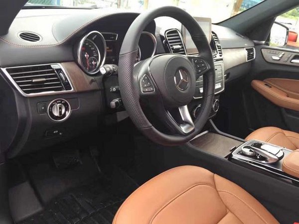 17款奔馳GLS450AMG配置 加版運(yùn)動包130萬-圖4