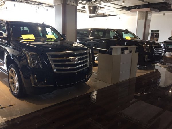 17凯迪拉克凯雷德铂金四驱 最新行情介绍-图2