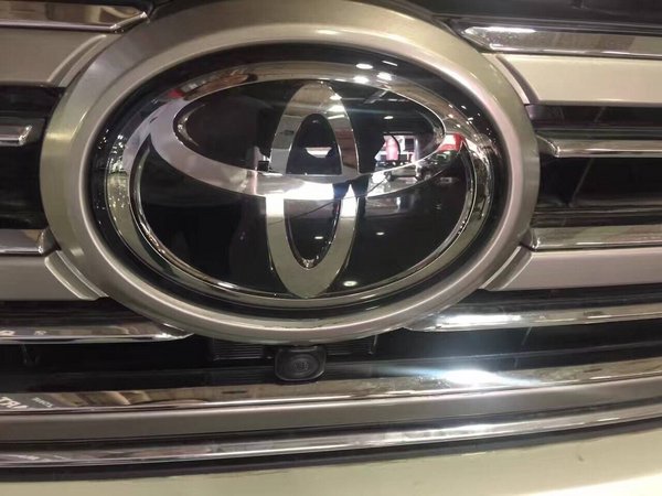 17款全新到店豐田酷路澤5700 白色V8價(jià)格-圖5