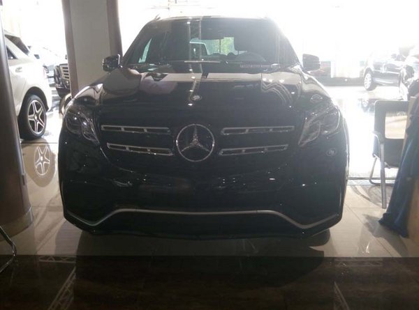 17款加版奔馳GLS63鹿皮頂 展位現(xiàn)車(chē)235萬(wàn)-圖2