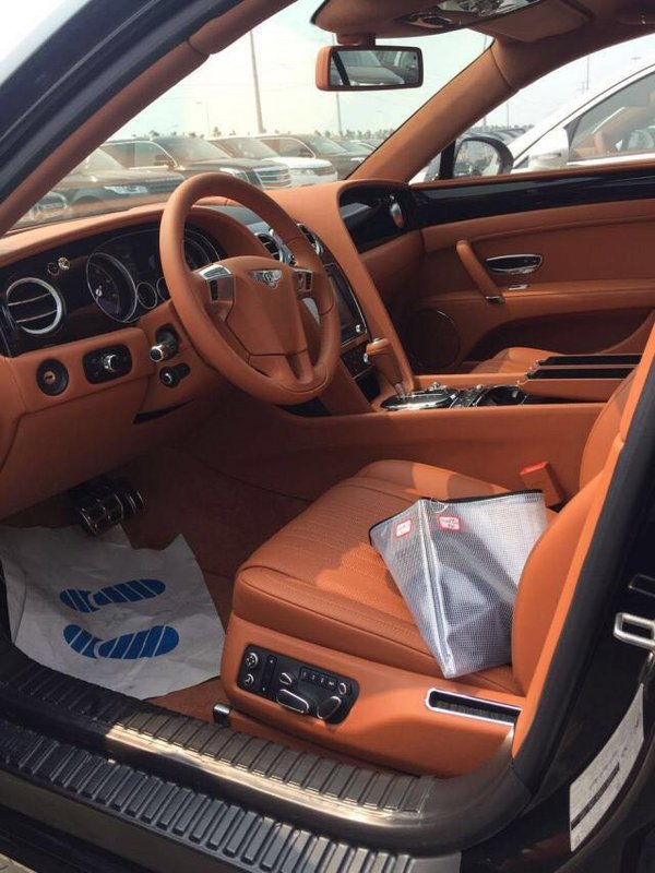 17款宾利飞驰V8S现车 更低排量更低价格-图7