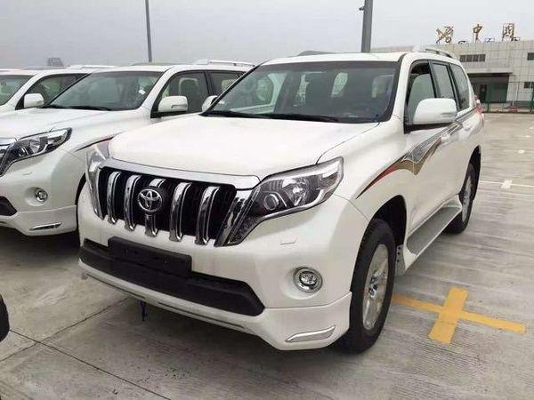 16款豐田霸道2700 300臺(tái)現(xiàn)車到港虧本甩-圖3