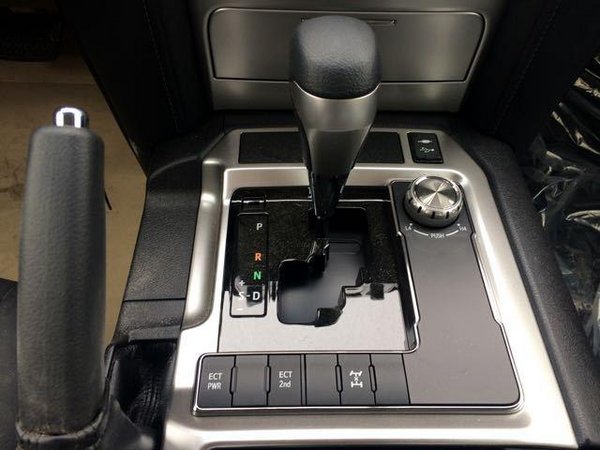 丰田酷路泽4000批量现车 17款V6让利翻倍-图5
