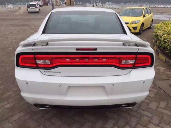 道奇3.6戰(zhàn)馬STX-Plus 終極挑戰(zhàn)四門跑車-圖3