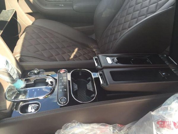 賓利飛馳歐版皇室品質(zhì)V8高性能金色現(xiàn)車-圖3