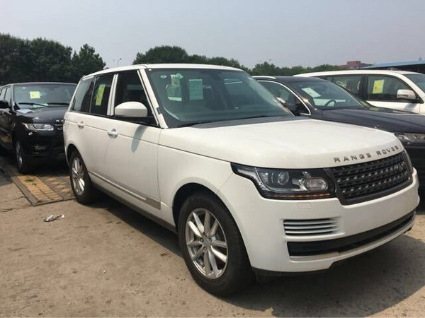 路虎揽胜行政3.0柴油 地位时尚格调103万-图2