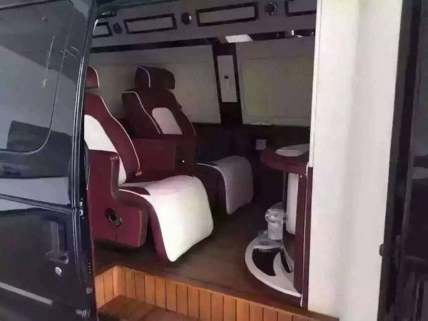 福特E350明星保姆車 外觀內(nèi)飾配置全解析-圖5