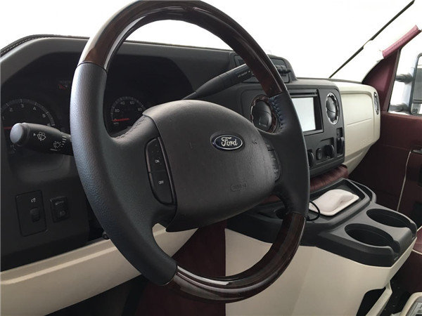 福特E350現(xiàn)車價格 E350外觀內(nèi)飾配置解析-圖4