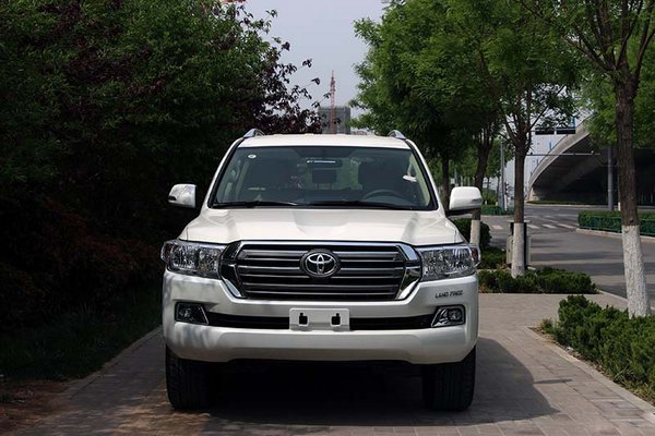 豐田酷路澤4000實(shí)力銷冠王 V6陸巡降底價(jià)-圖1